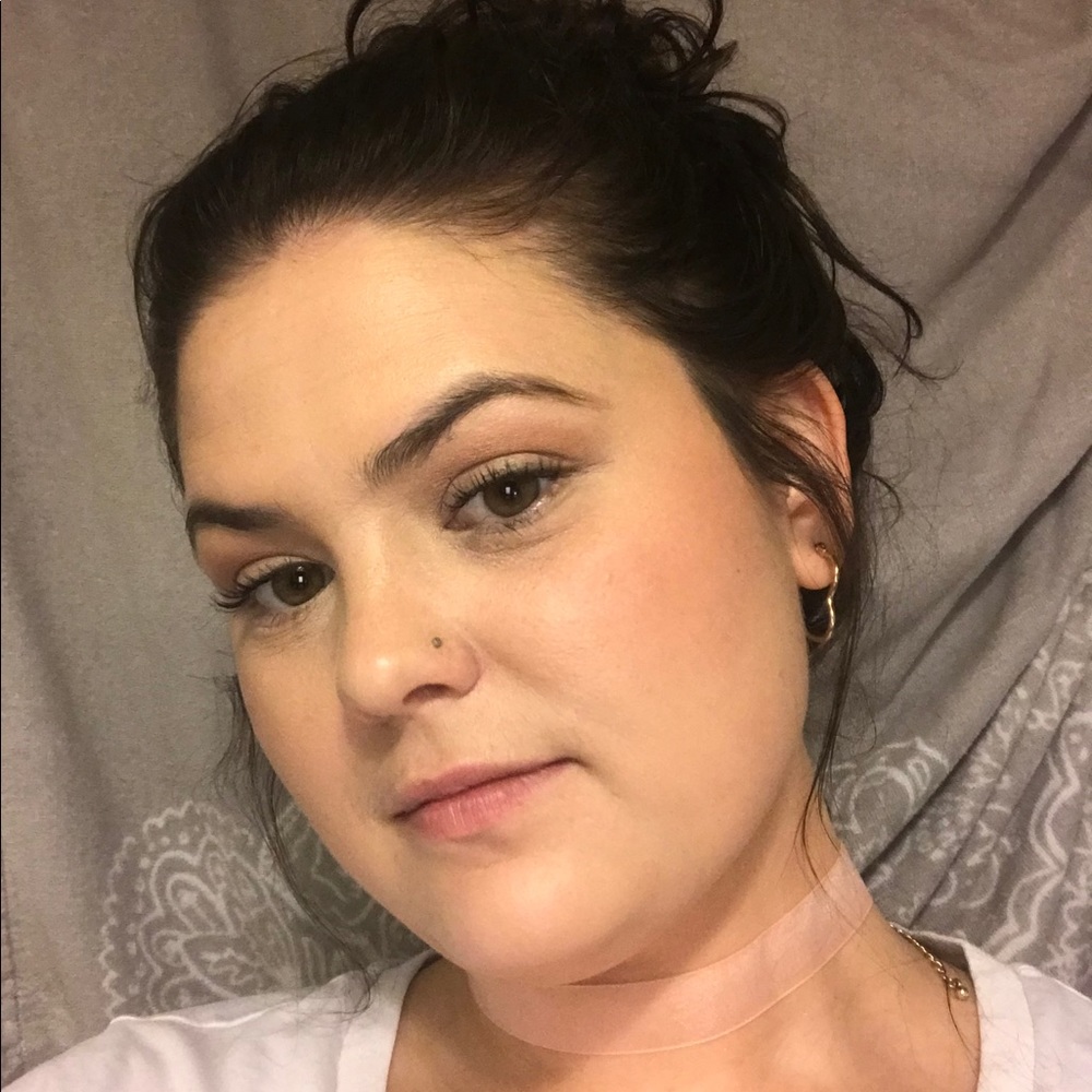 Meet your Posher, Demi